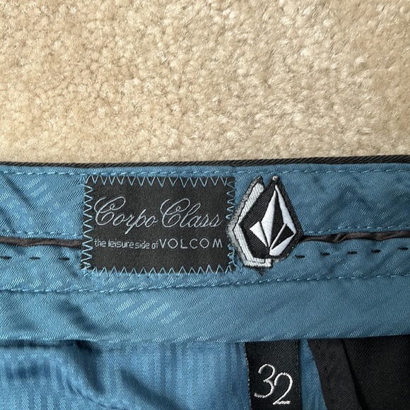 Volcom Shorts - Picture 6 of 7